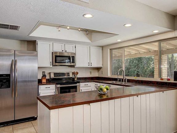 4th image of 2453 W Obispo Cir