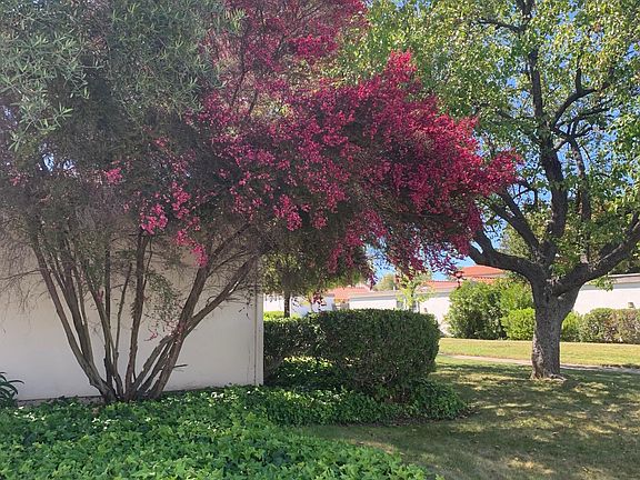2nd image of 8148 Park Villa Cir