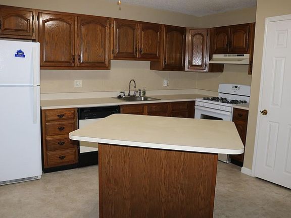 5th image of 23 Riverbank Cir