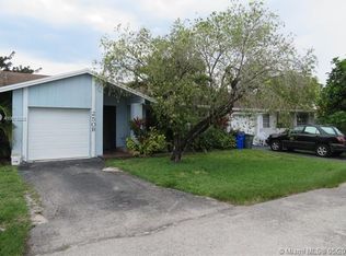 250 Lakewood Cir E APT B, Pompano Beach, FL 33063