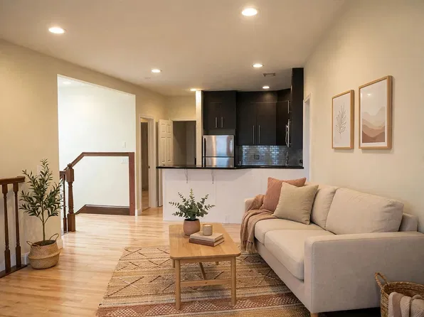 90 Pleasant St #14, Brookline, MA 02446