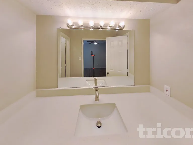 725 Villa Ridge Dr — Photo 8