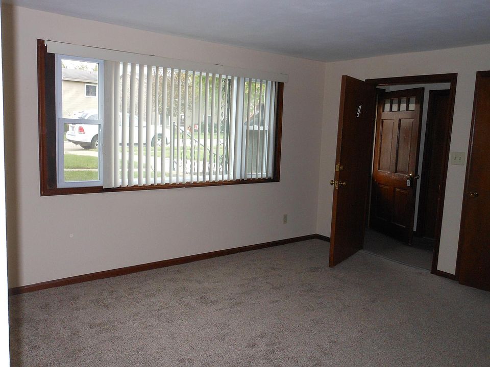 1st image of 4422 Crawford Dr APT 4