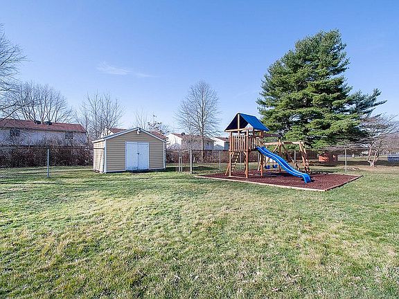 Spacious well-cared yard. 