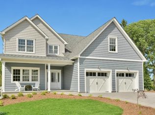 18 Mountaintop Ter, Little Falls, NJ 07424