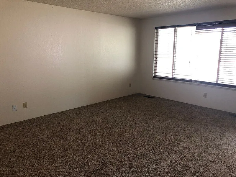 3 bed, 1.0 bath, 1008 sqft, $2,100 — Photo 4