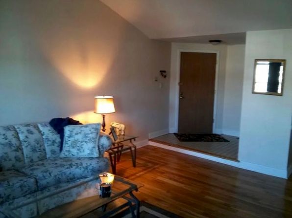1238 Ballantrae Pl APT E, Mundelein, IL 60060