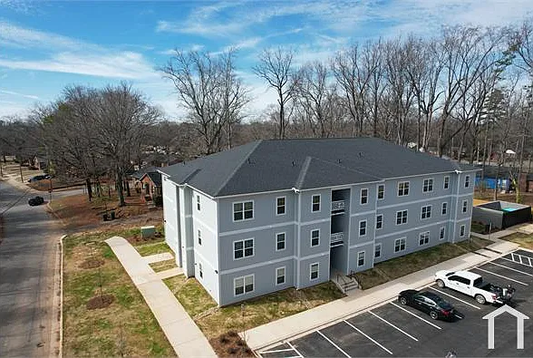 3 bed, 1037 sqft, $1,680 — Photo 3