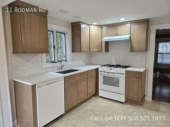 4th image of 11 Rodman Rd
