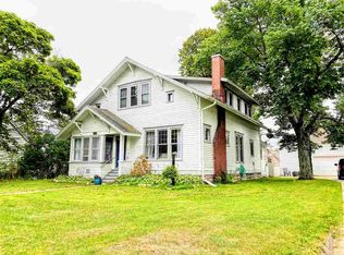 913 7th Ave S, Escanaba, MI 49829