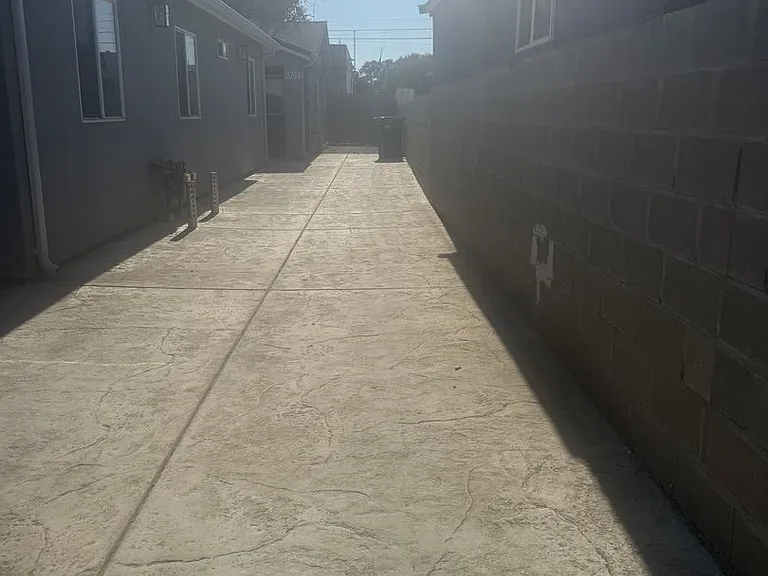 3307 S Phelps St — Photo 2