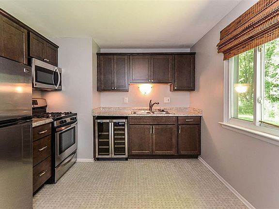 5th image of 17 Englewood Ct