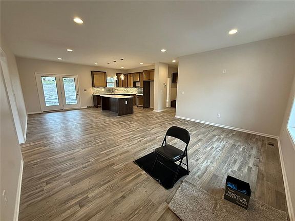 3rd image of 1005 George Ct