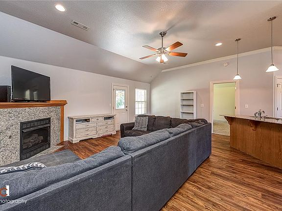 4th image of 11107 Rosebay Ln