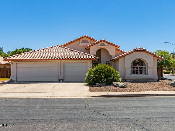3rd image of 665 W NAVARRO Avenue