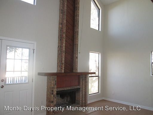 3rd image of 513 S Park Dr