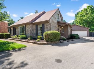 10907 Alloway Ct, Douglass Hills, KY 40243