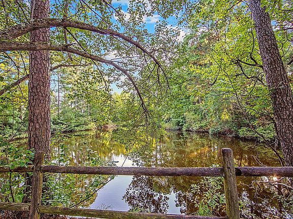 5th image of 400 Cypress Trace Dr