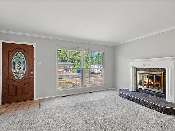 5th image of 2460 Orleans Ln