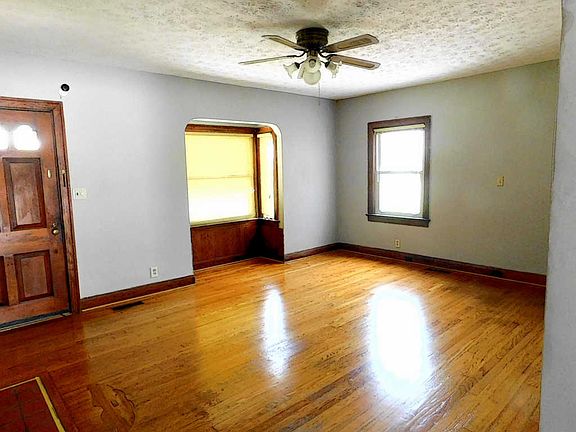 4th image of 2218 Fair Dr