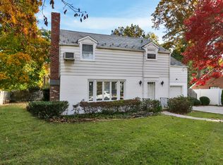 596 Carle Rd, Westbury, NY 11590