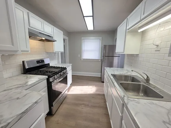 10126 E Golf Ave, Independence, MO 64053