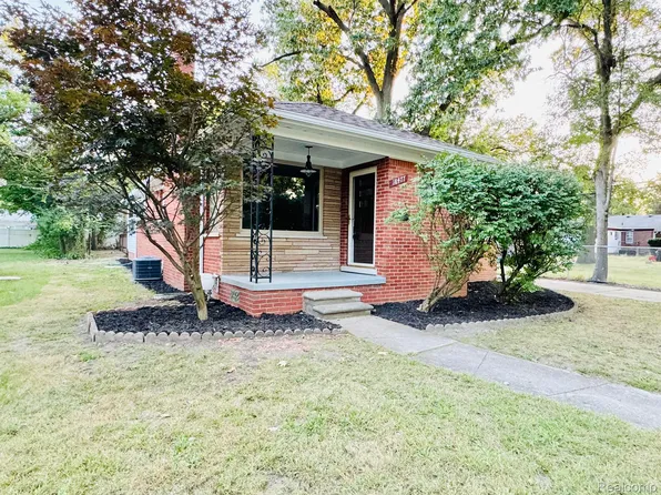 18477 Melrose Ave, Southfield, MI 48075