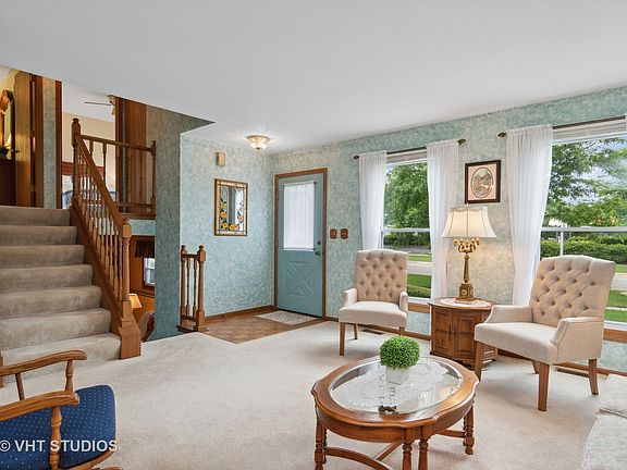 4th image of 1254 Woodlake Dr