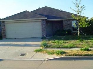 3313 Royal Crest Dr, Fort Worth, TX 76140