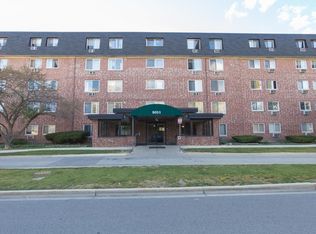5011 Valley Ln APT 100, Streamwood, IL 60107