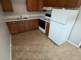 807 3rd St SW, Valley City, ND 58072