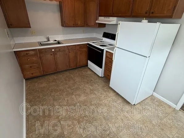 807 3rd St SW, Valley City, ND 58072