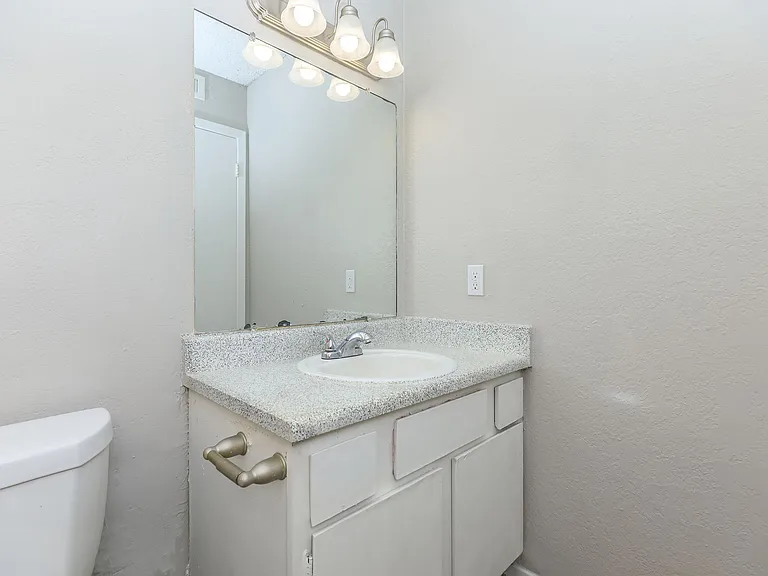 Villas at Alameda — Photo 46