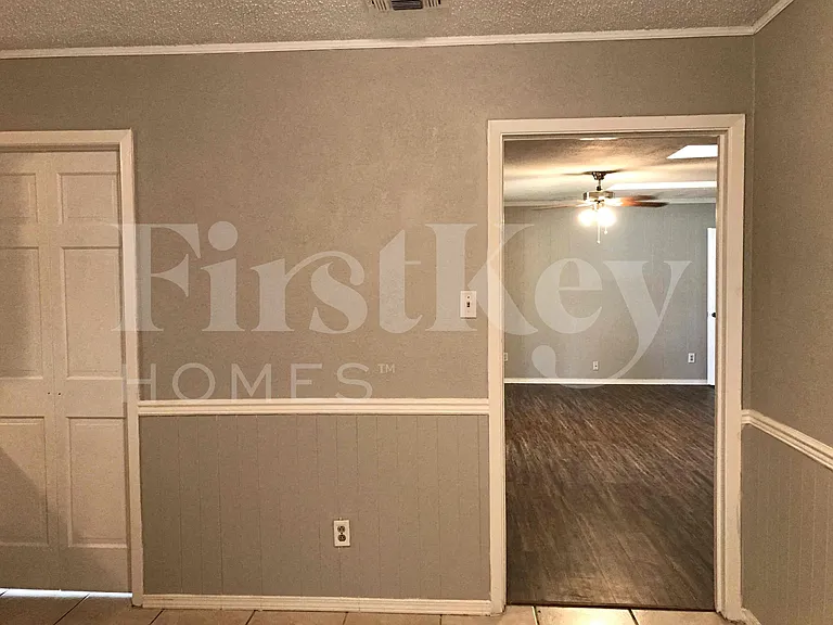 2710 Peachtree Ln — Photo 22