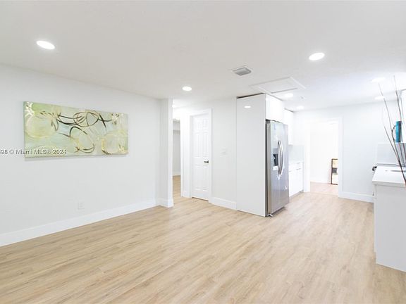 5th image of 646 NE 32nd St