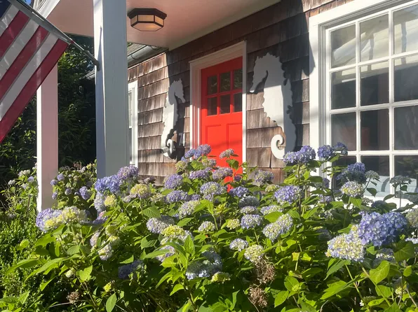74 Miller Ln E, East Hampton, NY 11937