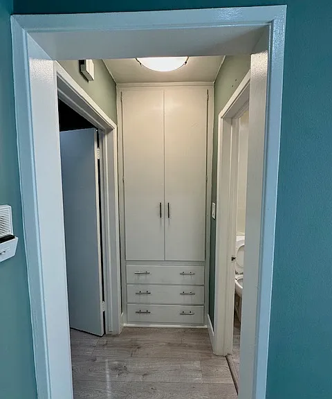 7555 De Longpre Ave #4 — Photo 5