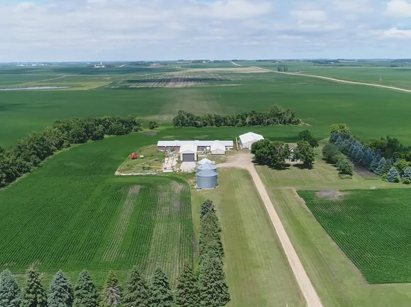 1030 51st St, Slayton, MN 56172