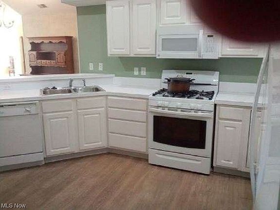 4th image of 1301 Willow Brook Dr NE