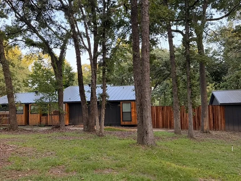 6528 Crestview Dr — Photo 2