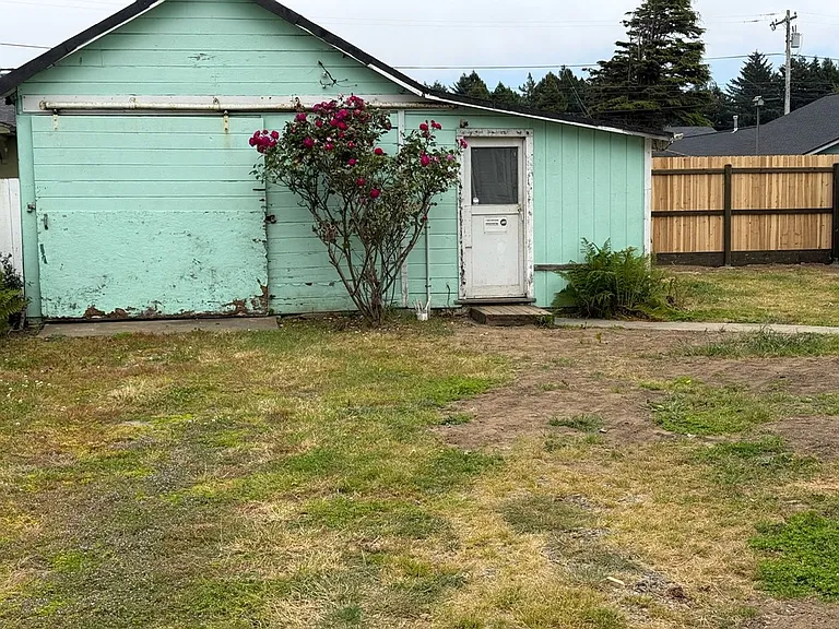 3325 F St — Photo 24