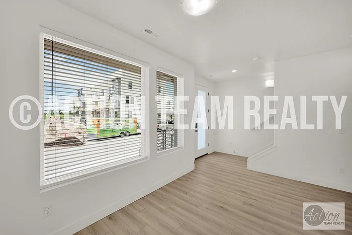 3 bed, 2.5 bath, 1936 sqft, $2,495 — Photo 4