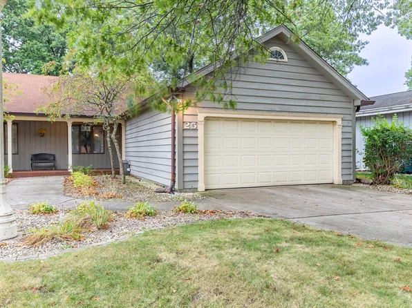 25 Woodhollow Dr, Schererville, IN 46375