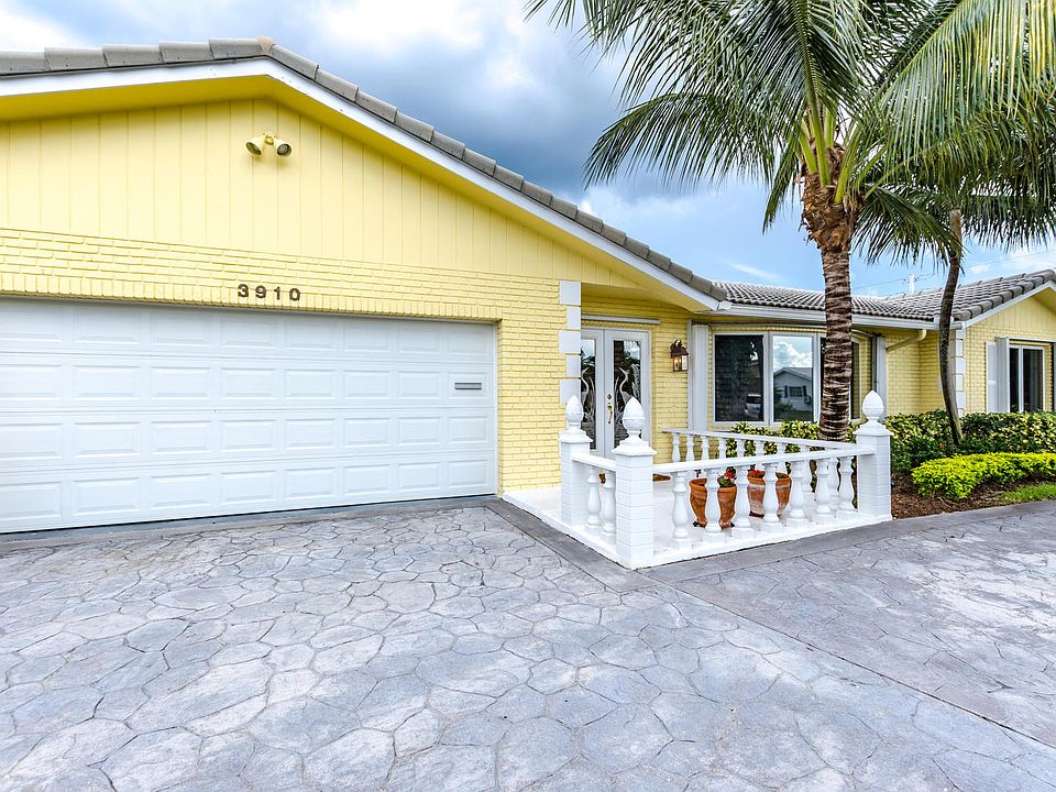 Gorgeous curb appeal