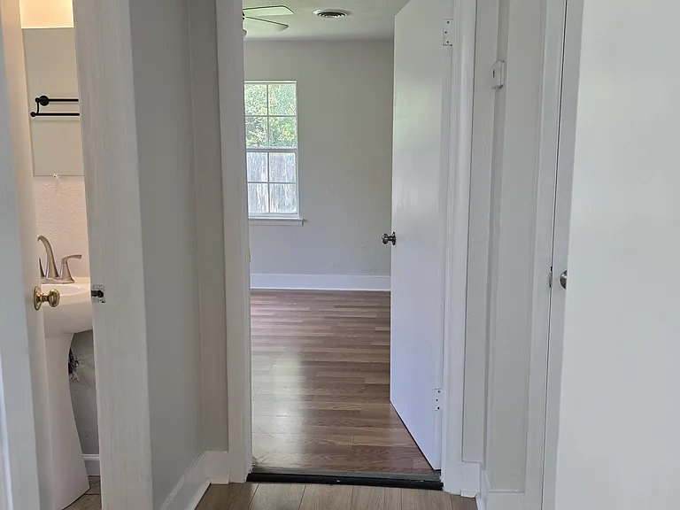 425-427 Richland St #427 — Photo 8
