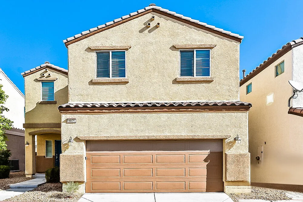 3 bed, 2.5 bath, 1698 sqft, $1,990 — Photo 1