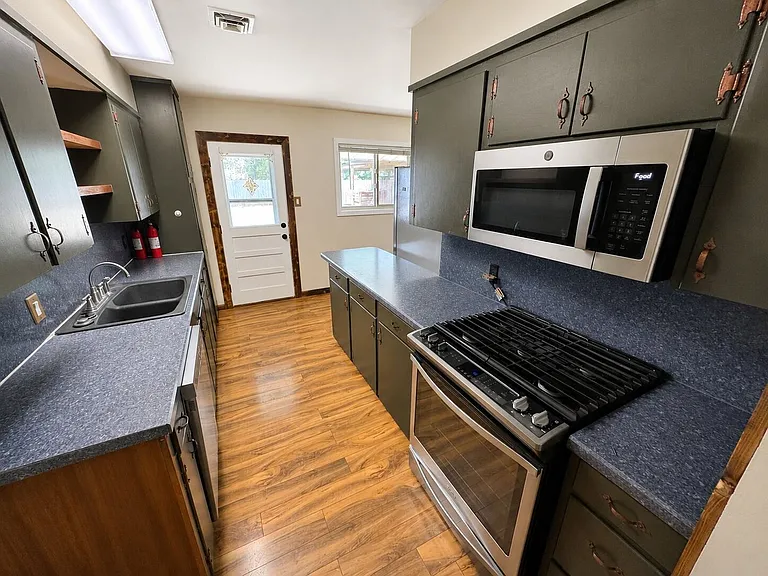2905 Kirk Ln — Photo 3