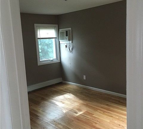 5th image of 170 Hopper St