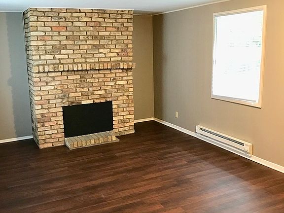 4th image of 3933 Malibu Dr