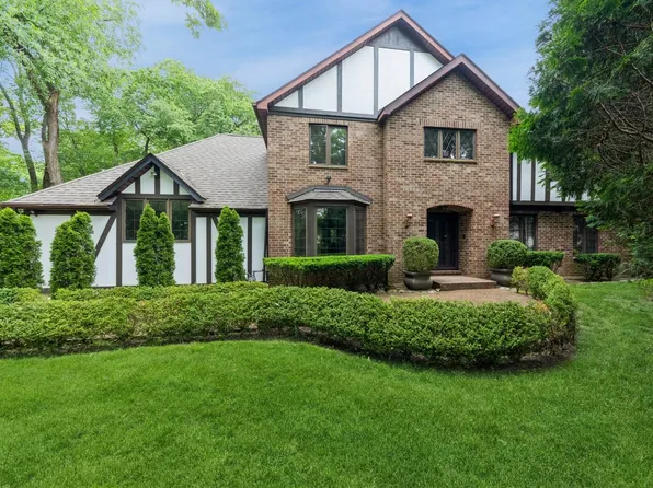 2220 Hawthorne Ln, Waukegan, IL 60087